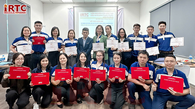 Kết thúc khóa học lập báo cáo và thuyết trình